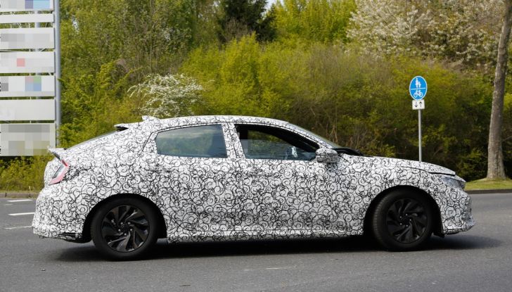 Nuova Honda Civic 2017, foto spia, fiancata.