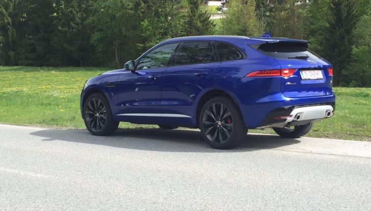 Jaguar F-Pace 3.0d e Supercharged: prova su strada, prezzi e prestazioni - Foto 7 di 23