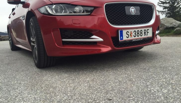 Jaguar F-Pace 3.0d e Supercharged: prova su strada, prezzi e prestazioni - Foto 20 di 23