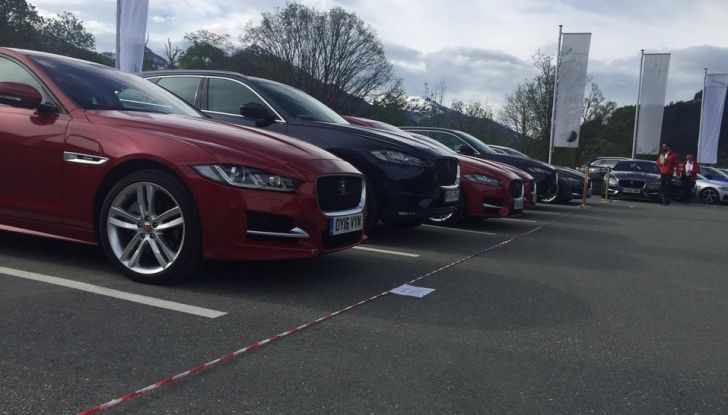 Jaguar F-Pace 3.0d e Supercharged: prova su strada, prezzi e prestazioni - Foto 23 di 23