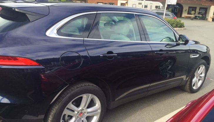 Jaguar F-Pace 3.0d e Supercharged: prova su strada, prezzi e prestazioni - Foto 10 di 23