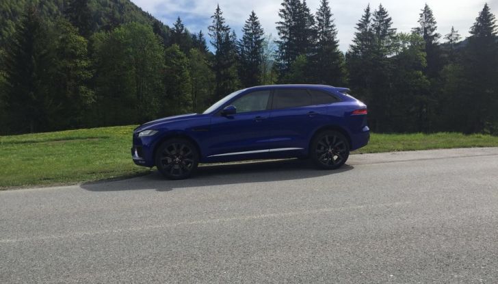 Jaguar F-Pace 3.0d e Supercharged: prova su strada, prezzi e prestazioni - Foto 8 di 23