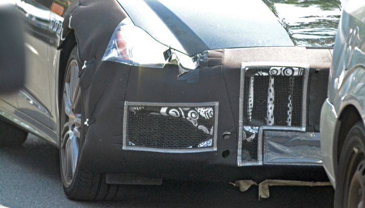 Maserati Quattroporte: le foto spia del restyling - Foto 5 di 10