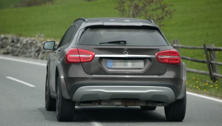 Mercedes Benz GLB, nuove foto spia del SUV tedesco - Foto 15 di 17