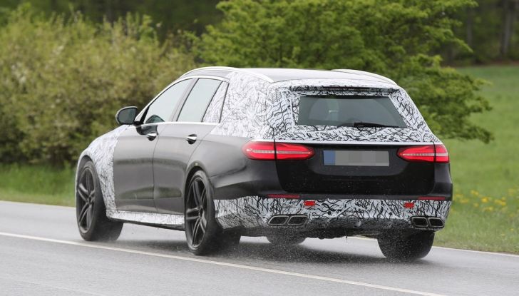 Mercedes E63 AMG wagon, le foto spia dei primi test drive - Foto 10 di 12