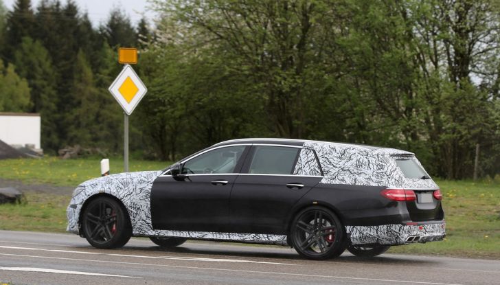 Mercedes E63 AMG wagon, le foto spia dei primi test drive - Foto 3 di 12