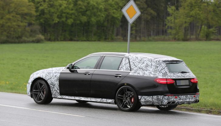 Mercedes E63 AMG wagon, le foto spia dei primi test drive - Foto 8 di 12