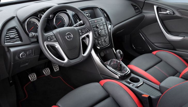 Nuova Opel Astra BiTurbo 5 porte con motore 1.6 BiTurbo CDTI da 160 CV - Foto 5 di 5