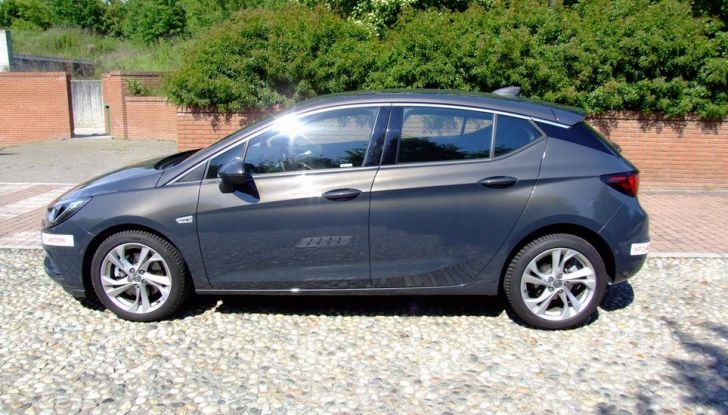 Opel Astra 1.6 CDTI Innovation: prova su strada, consumi e prezzi - Foto 17 di 25
