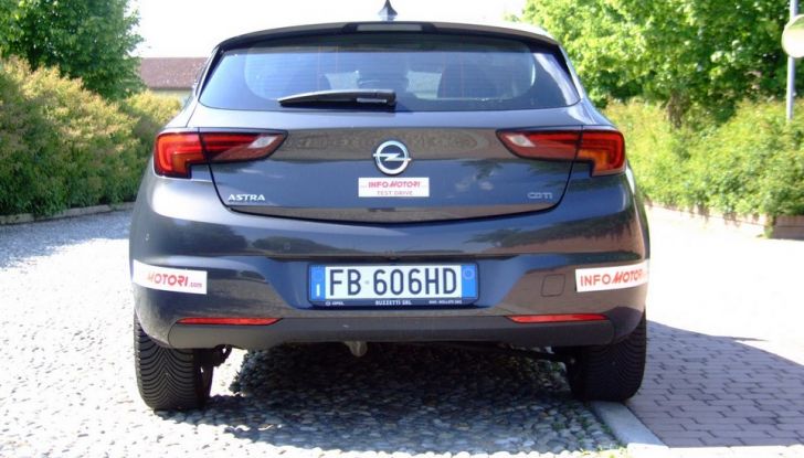 Opel Astra 1.6 CDTI Innovation: prova su strada, consumi e prezzi - Foto 23 di 25