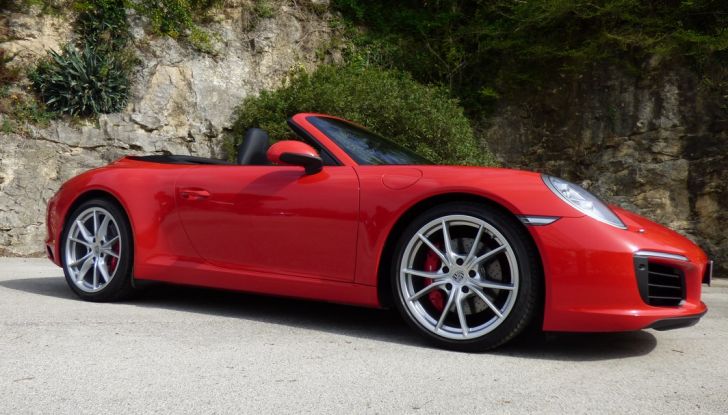 Porsche 911 Carrera S Cabrio, la nostra prova su strada: Paint it Red! - Foto 2 di 46