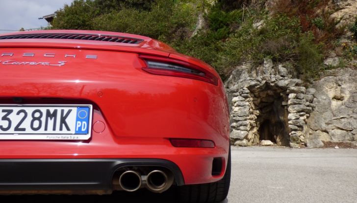 Porsche 911 Carrera S Cabrio, la nostra prova su strada: Paint it Red! - Foto 32 di 46