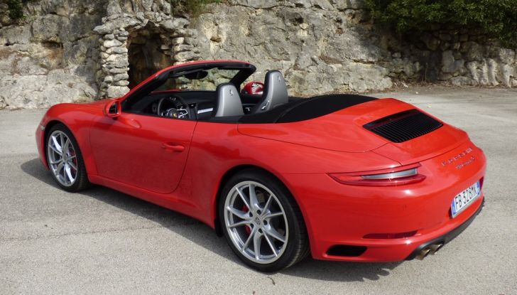 Porsche 911 Carrera S Cabrio, la nostra prova su strada: Paint it Red! - Foto 34 di 46