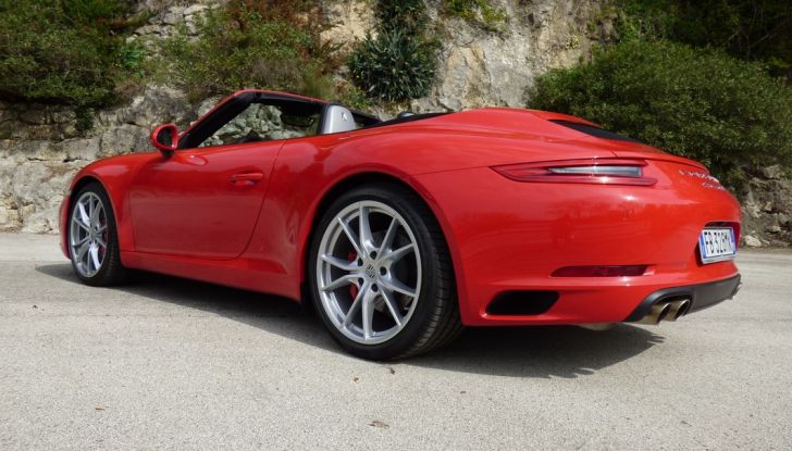 Porsche 911 Carrera S Cabrio, la nostra prova su strada: Paint it Red! - Foto 35 di 46