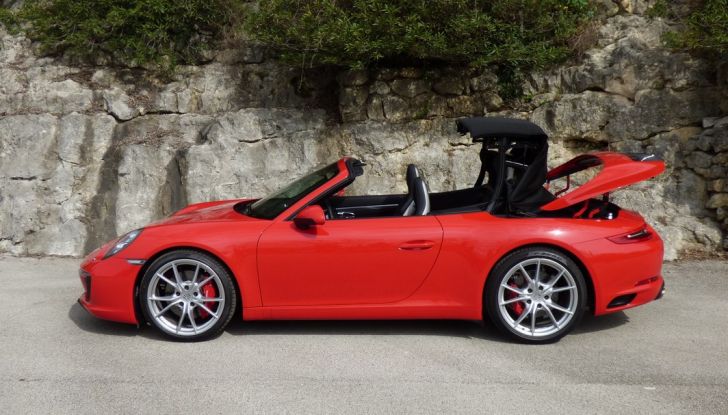 Porsche 911 Carrera S Cabrio, la nostra prova su strada: Paint it Red! - Foto 41 di 46