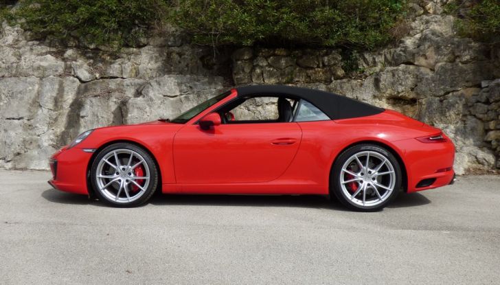 Porsche 911 Carrera S Cabrio, la nostra prova su strada: Paint it Red! - Foto 42 di 46