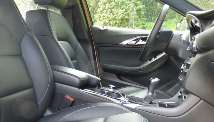 Infiniti Q30, la nostra prova su strada: Opinione, allestimenti e prezzi - Foto 30 di 43