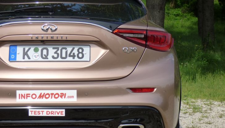 Infiniti Q30, la nostra prova su strada: Opinione, allestimenti e prezzi - Foto 36 di 43