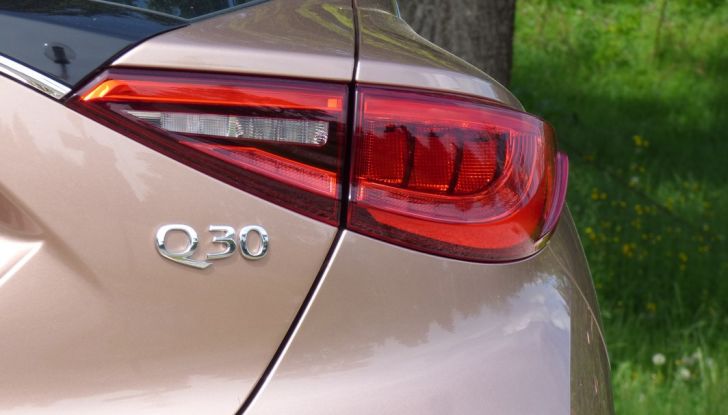 Infiniti Q30, la nostra prova su strada: Opinione, allestimenti e prezzi - Foto 38 di 43