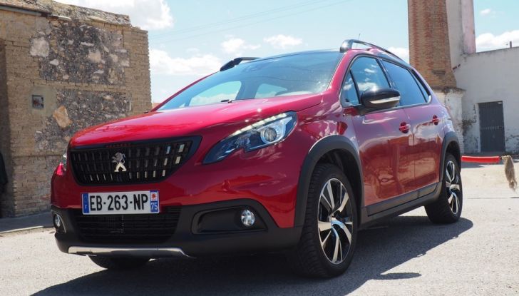 Peugeot 2008 restyling: prova su strada, motorizzazioni e prezzi - Foto 5 di 14