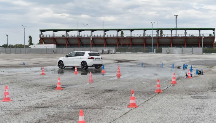 Peugeot 308 GTi 1.6 THP S&S by Peugeot Sport: corso di guida sportiva a Misano Adriatico - Foto 7 di 11