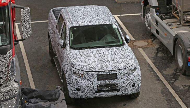Mercedes Benz GLT Pickup: ecco le foto spia del prototipo - Foto 5 di 15