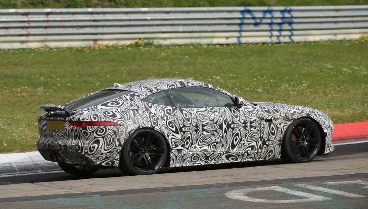 Nuova Jaguar F-Type: le foto spia del Facelift - Foto 3 di 19