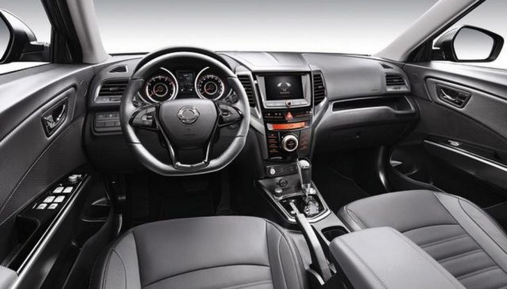 SsangYong XLV: prova su strada, motori, prezzi e allestimenti - Foto 11 di 15