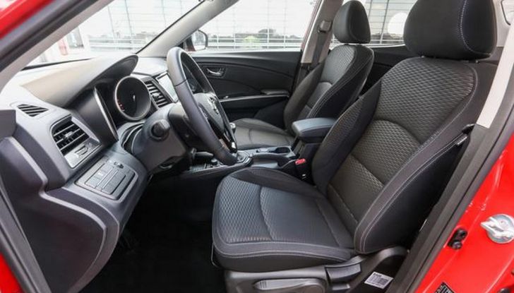 SsangYong XLV: prova su strada, motori, prezzi e allestimenti - Foto 8 di 15