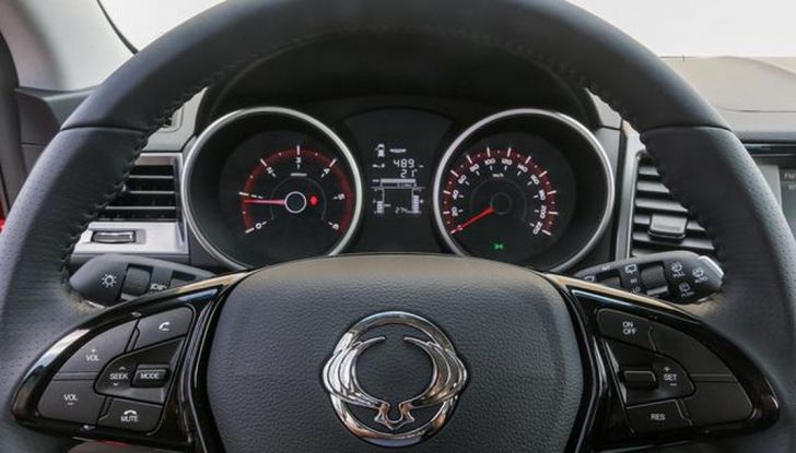 SsangYong XLV: prova su strada, motori, prezzi e allestimenti - Foto 7 di 15