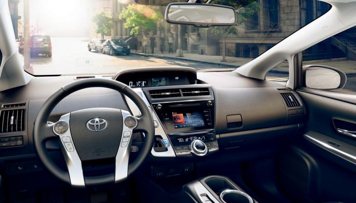 Toyota Prius +: maggiore comfort e tecnologia per il Model Year 2016 - Foto 2 di 14