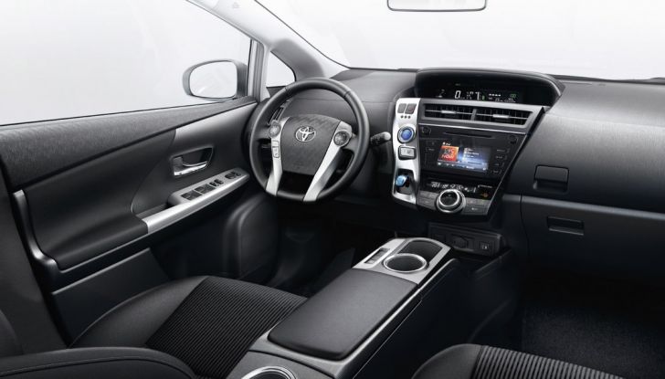 Toyota Prius +: maggiore comfort e tecnologia per il Model Year 2016 - Foto 10 di 14