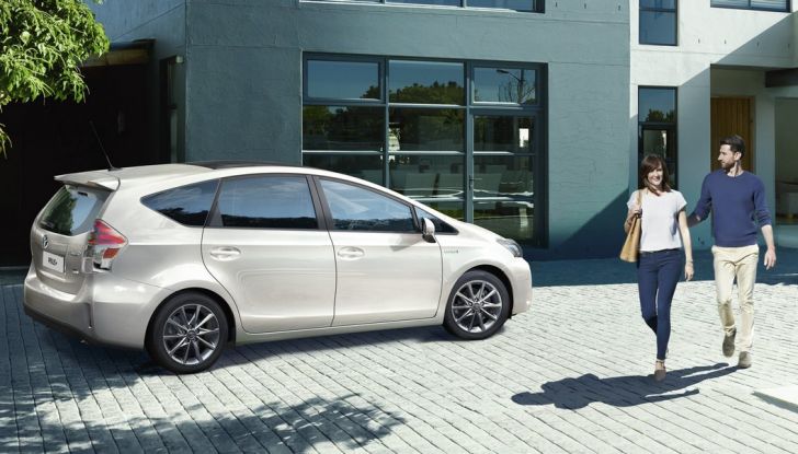 Toyota Prius +: maggiore comfort e tecnologia per il Model Year 2016 - Foto 9 di 14