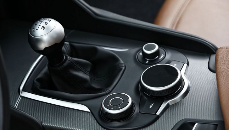 Alfa Romeo Giulia 2.2 Diesel, prova su strada e prime impressioni di guida - Foto 3 di 35