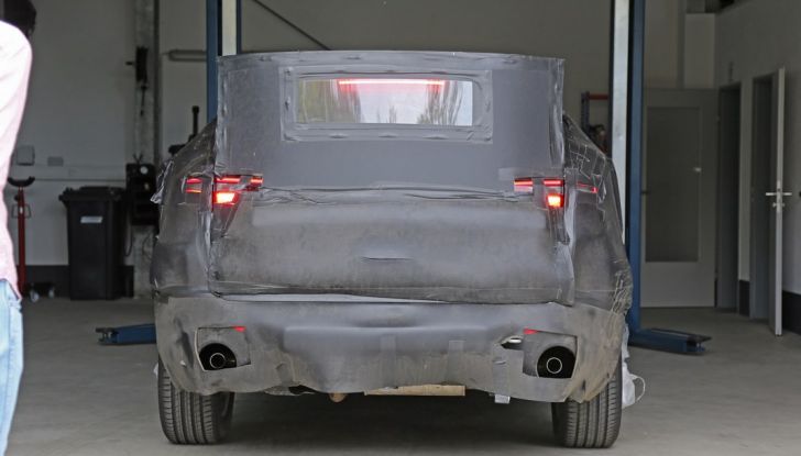 Alfa Romeo Stelvio nuove foto spia dei test su strada - Foto 8 di 16