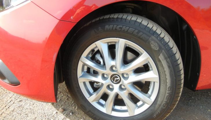 nuova mazda 3 test drive cerchi