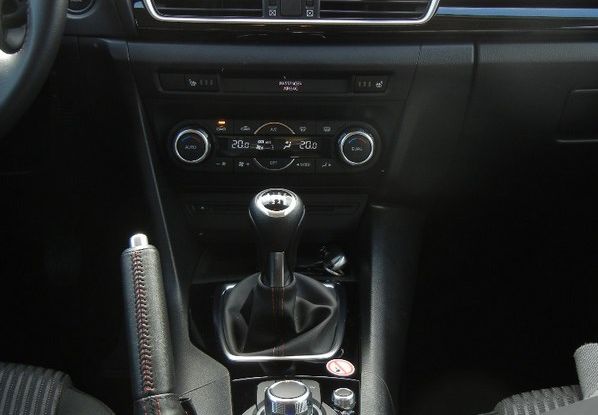 nuova mazda 3 test drive interni