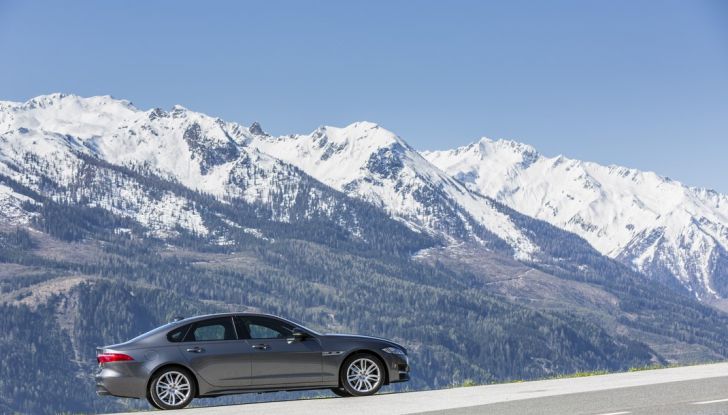 Nuova Jaguar XF 2017: Diesel da 2,0 litri Ingenium da 180 CV con AWD - Foto 2 di 18