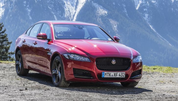 Nuova Jaguar XF 2017: Diesel da 2,0 litri Ingenium da 180 CV con AWD - Foto 1 di 18