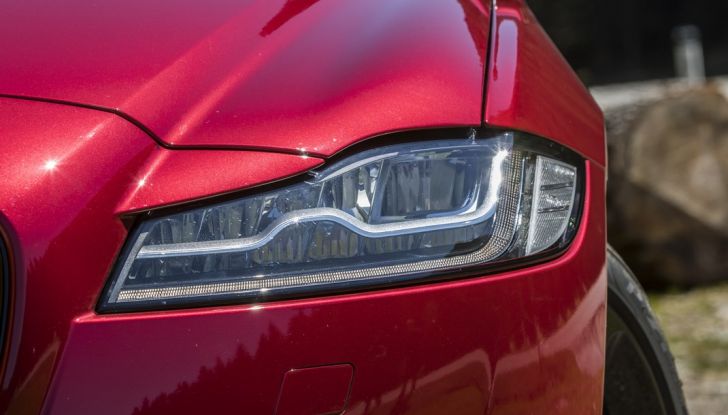 Nuova Jaguar XF 2017: Diesel da 2,0 litri Ingenium da 180 CV con AWD - Foto 13 di 18