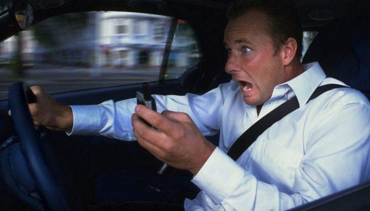 3 errori da non fare mai quando si viaggia in auto - Foto 1 di 8