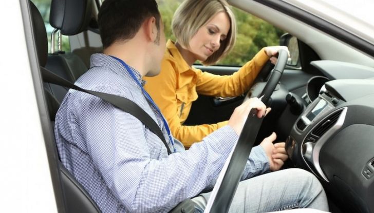 3 errori da non fare mai quando si viaggia in auto - Foto 8 di 8