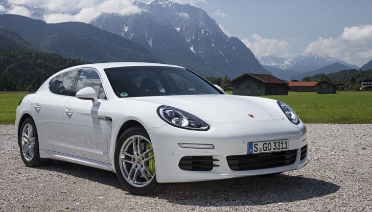 Le 7 berline di lusso: tra le ammiraglie, anche Maserati Quattroporte restyling - Foto 29 di 34