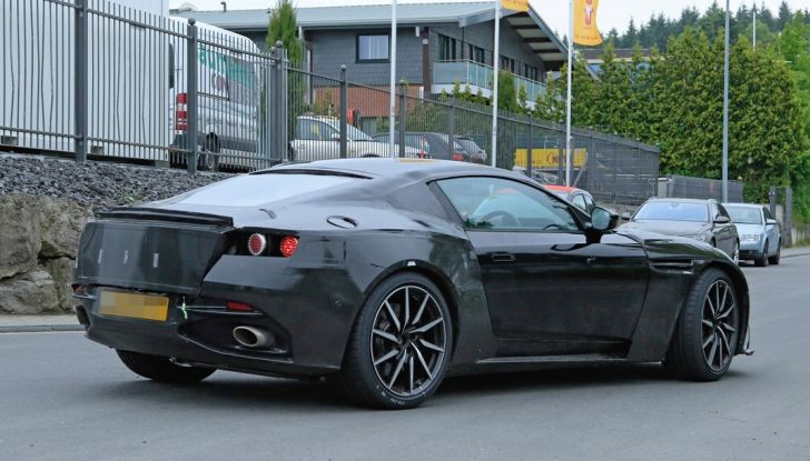 Torna la leggenda: Aston Martin Vantage 2018, primi test al Nurburgring - Foto 4 di 11