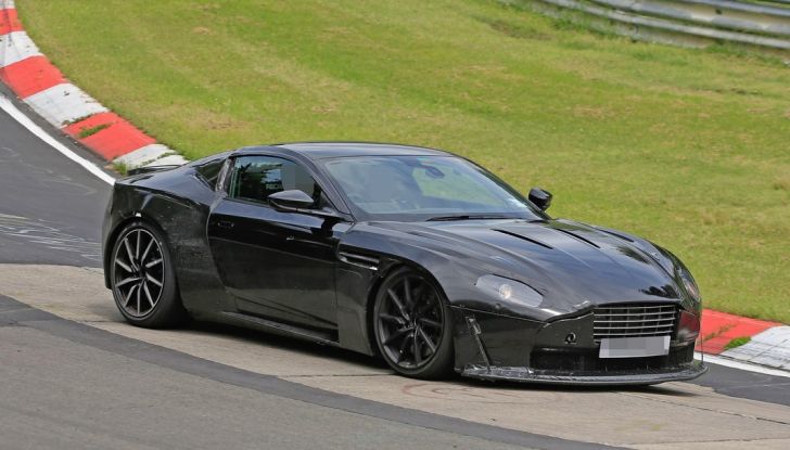 Torna la leggenda: Aston Martin Vantage 2018, primi test al Nurburgring - Foto 7 di 11