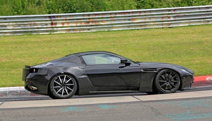 Torna la leggenda: Aston Martin Vantage 2018, primi test al Nurburgring - Foto 9 di 11