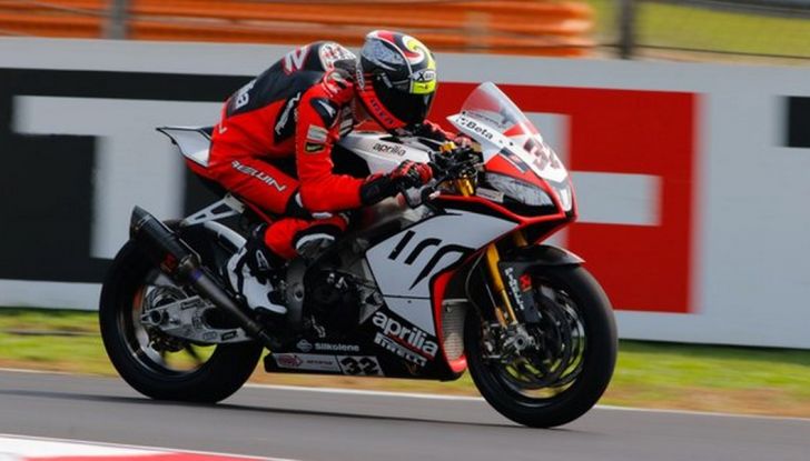 WorldSBK: il Team Aprilia Ioda Racing e il team Pata Yamaha al lavoro a Misano. - Foto 3 di 7