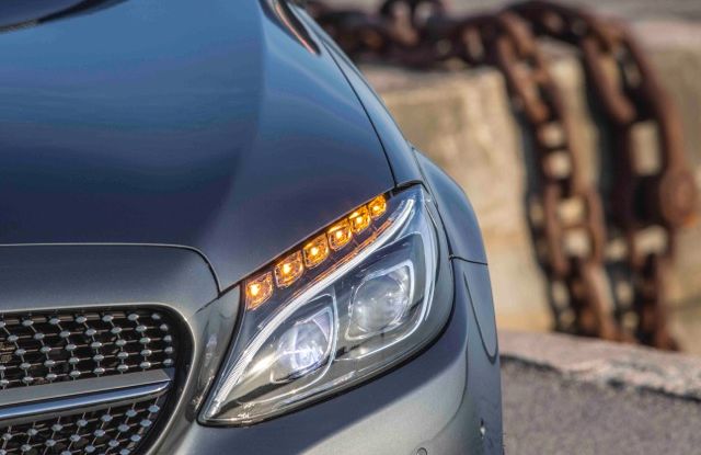 Nuova Mercedes Classe C Cabrio: prova su strada, motori, allestimenti e prezzi - Foto 2 di 11