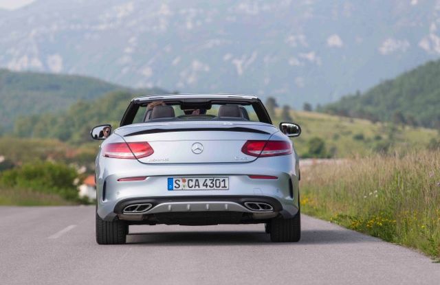 Nuova Mercedes Classe C Cabrio: prova su strada, motori, allestimenti e prezzi - Foto 7 di 11