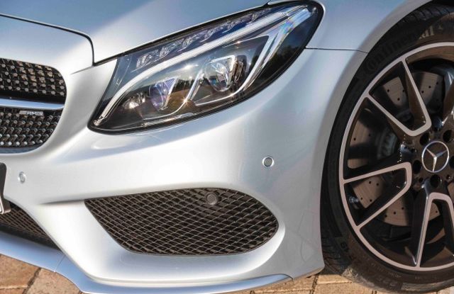 Nuova Mercedes Classe C Cabrio: prova su strada, motori, allestimenti e prezzi - Foto 8 di 11